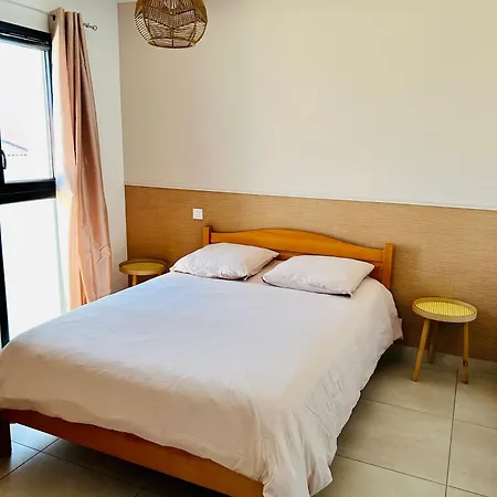 De Avec Piscine بيت للعطل *