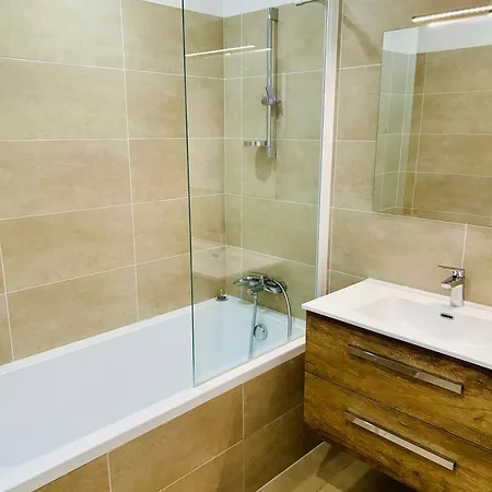 بيت للعطل De Avec Piscine *